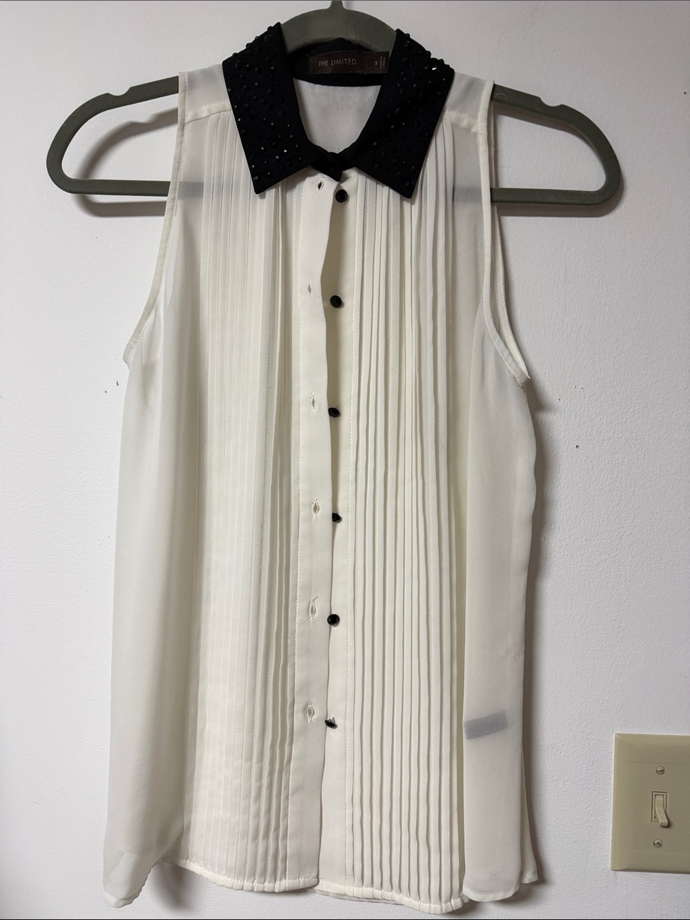 Sleeveless Pleated Button-Down Shirt with Embellished Collar - White/Black